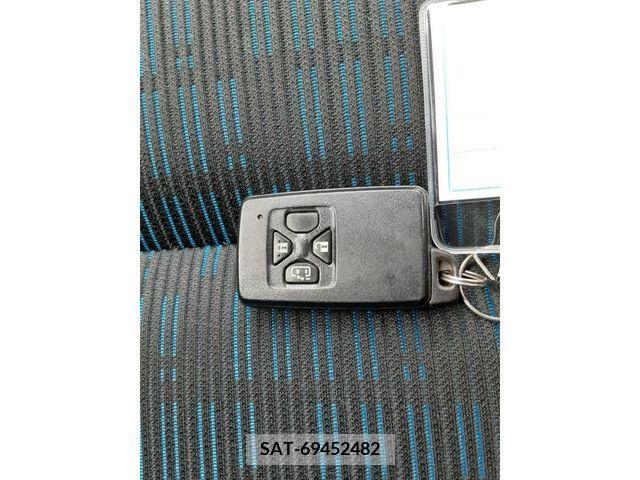 Toyota ISIS 2014-01 201128-14