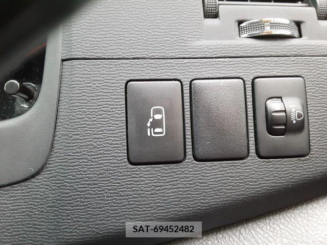 Toyota ISIS 2014-01 201128-15