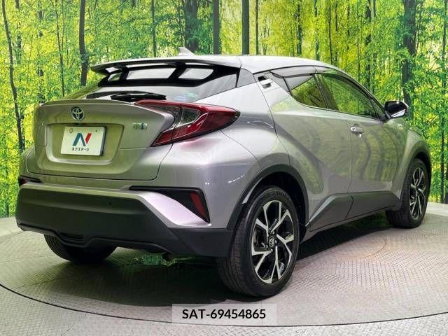 Toyota C-HR 2018-12 357816-17