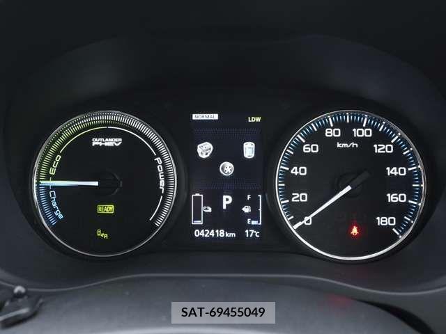 Mitsubishi OUTLANDER PHEV 2017-05 281132-10