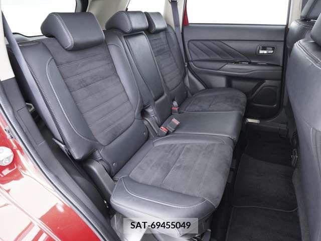 Mitsubishi OUTLANDER PHEV 2017-05 281132-6
