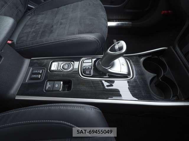 Mitsubishi OUTLANDER PHEV 2017-05 281132-12