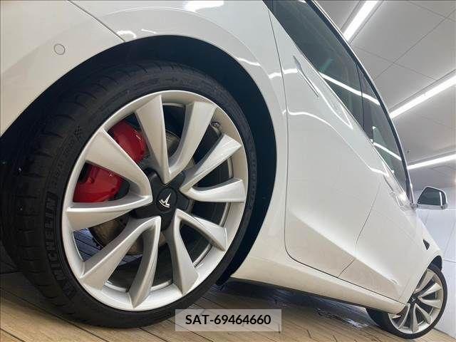 Tesla MODEL 3 2019-09 299036-19