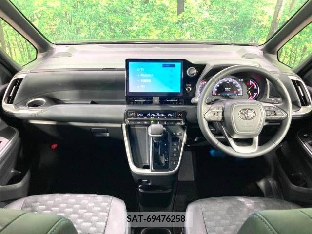Toyota VOXY 2022-11 205877-1