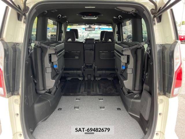 Nissan SERENA 2018-01 324931-14