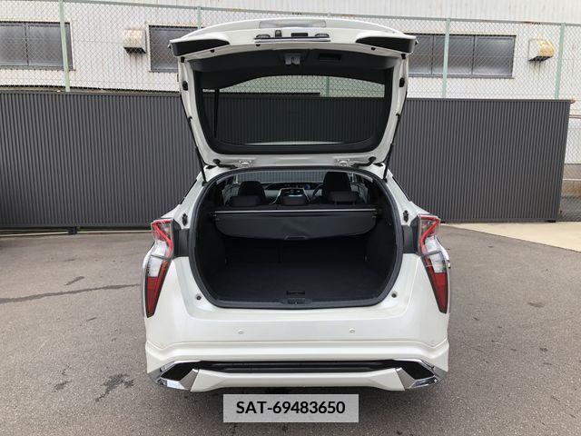 Toyota PRIUS 2016-10 379952-9