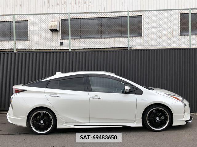 Toyota PRIUS 2016-10 379952-7