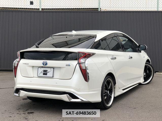Toyota PRIUS 2016-10 379952-6