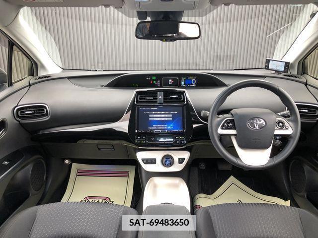 Toyota PRIUS 2016-10 379952-1