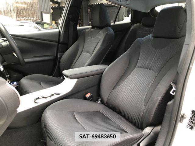 Toyota PRIUS 2016-10 379952-11