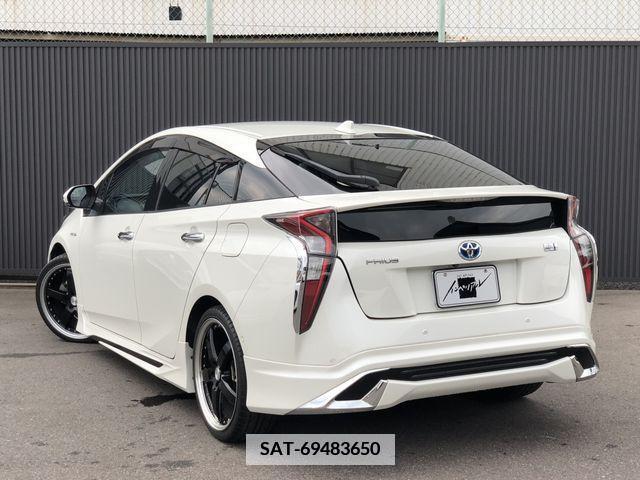 Toyota PRIUS 2016-10 379952-2