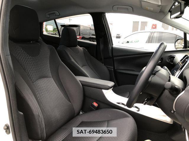 Toyota PRIUS 2016-10 379952-10