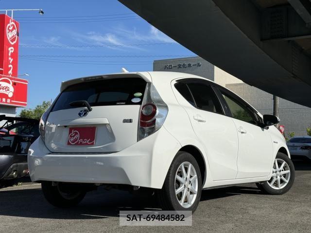 Toyota AQUA 2012-05 314109-2