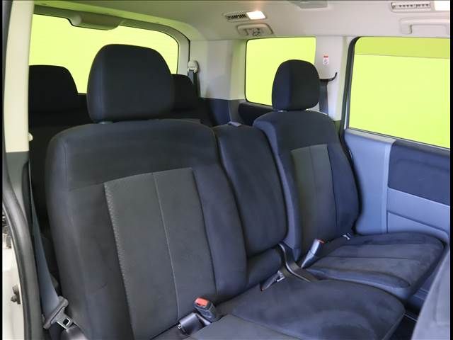 Mitsubishi DELICA D5 2011-04 20285-20