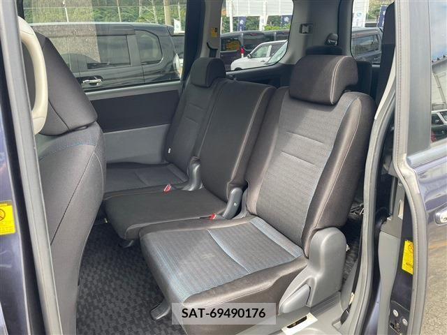Toyota VOXY 2010-03 207611-3