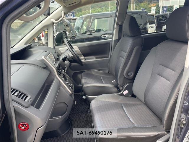 Toyota VOXY 2010-03 207611-2
