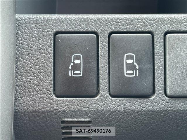 Toyota VOXY 2010-03 207611-18