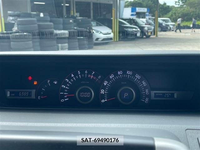 Toyota VOXY 2010-03 207611-14