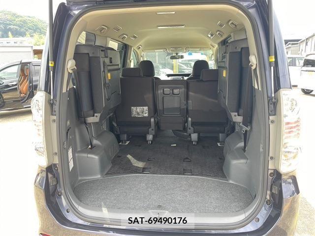Toyota VOXY 2010-03 207611-6