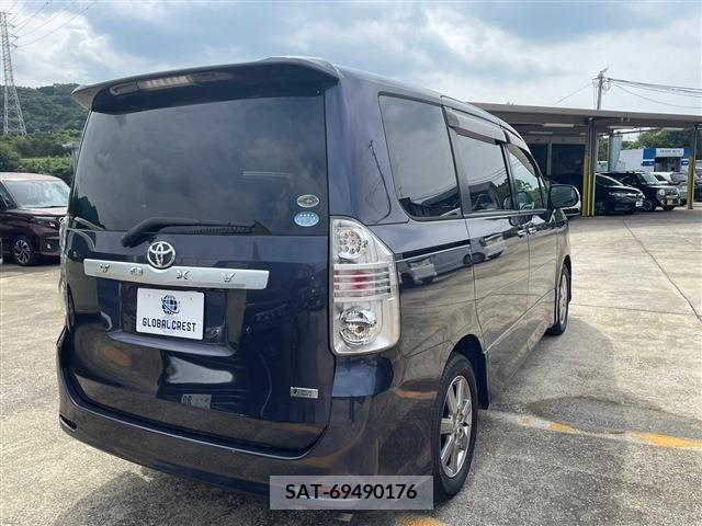 Toyota VOXY 2010-03 207611-9