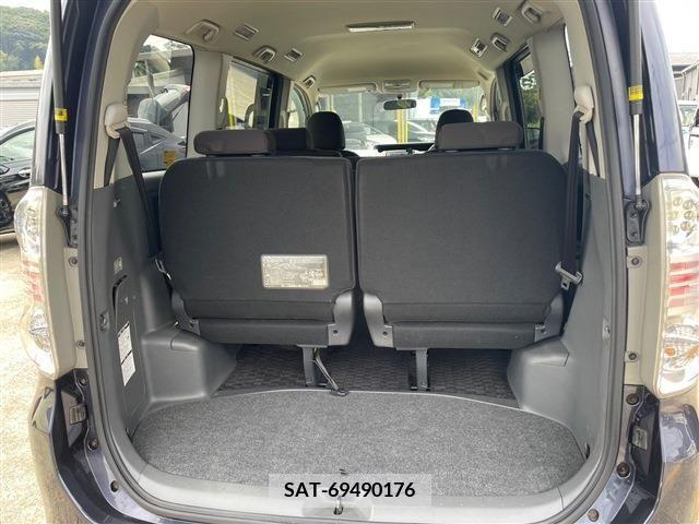 Toyota VOXY 2010-03 207611-5