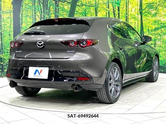 Mazda MAZDA3 2019-08 221328-17