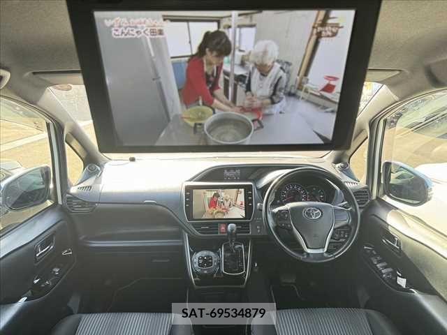Toyota VOXY 2020-07 288890-1
