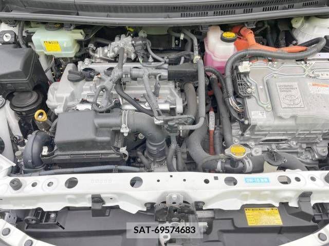 Toyota AQUA 2015-07 377585-18