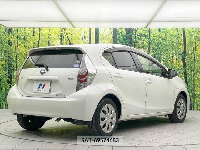 Toyota AQUA 2015-07 377585-17