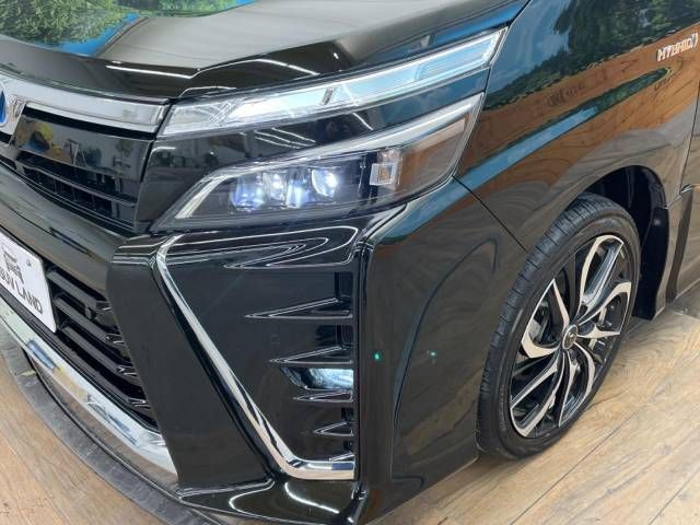 Toyota VOXY HYBRID 2019-03 185737-13