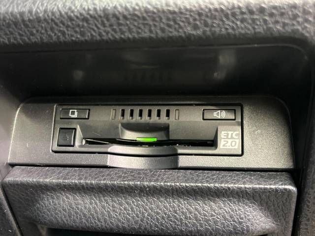 Toyota VOXY HYBRID 2019-03 185737-6