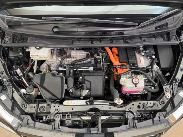 Toyota VOXY HYBRID 2019-03 185737-19