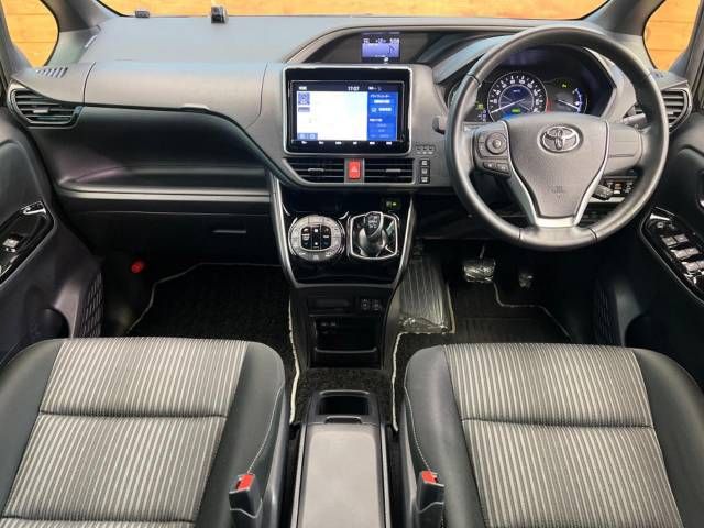 Toyota VOXY HYBRID 2019-03 185737-1