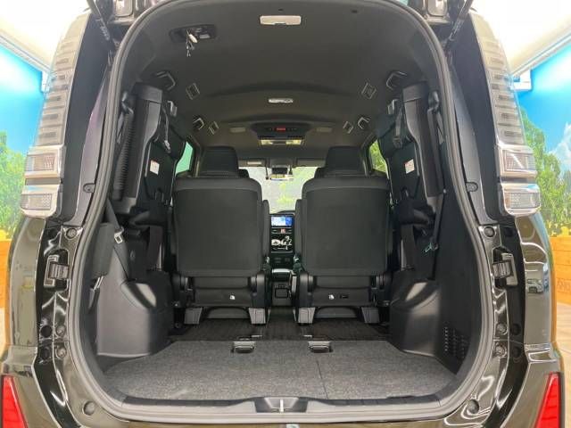 Toyota VOXY HYBRID 2019-03 185737-11