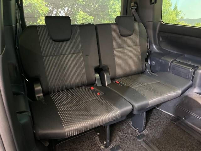 Toyota VOXY HYBRID 2019-03 185737-10