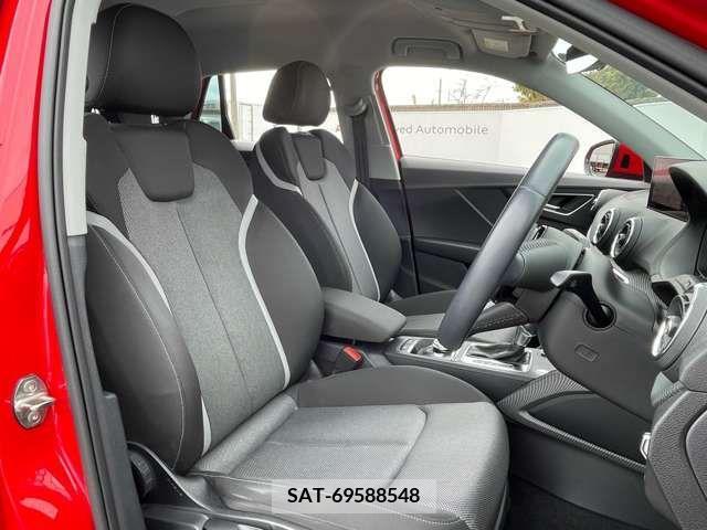 Audi Q2 2018-11 317980-11