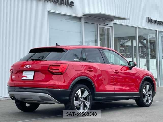 Audi Q2 2018-11 317980-4