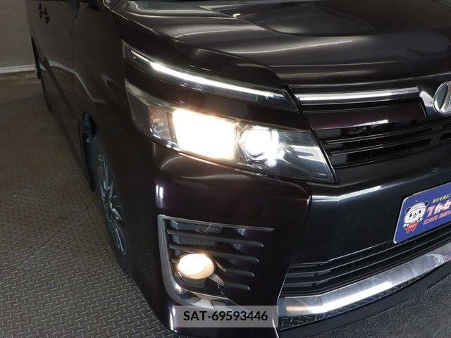 Toyota VOXY 2014-10 245936-19
