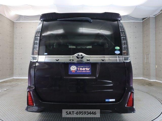 Toyota VOXY 2014-10 245936-23
