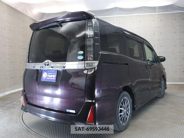 Toyota VOXY 2014-10 245936-1