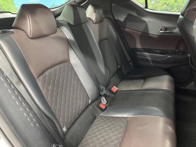 Toyota C-HR 2017-04 183374-9
