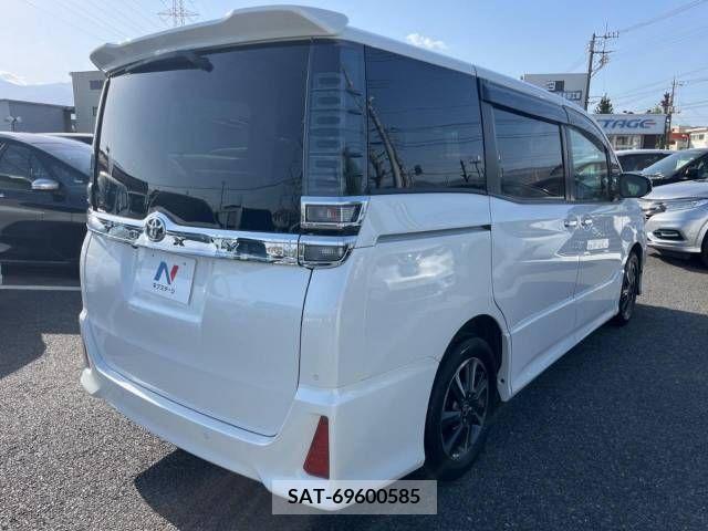 Toyota VOXY 2019-04 288923-18