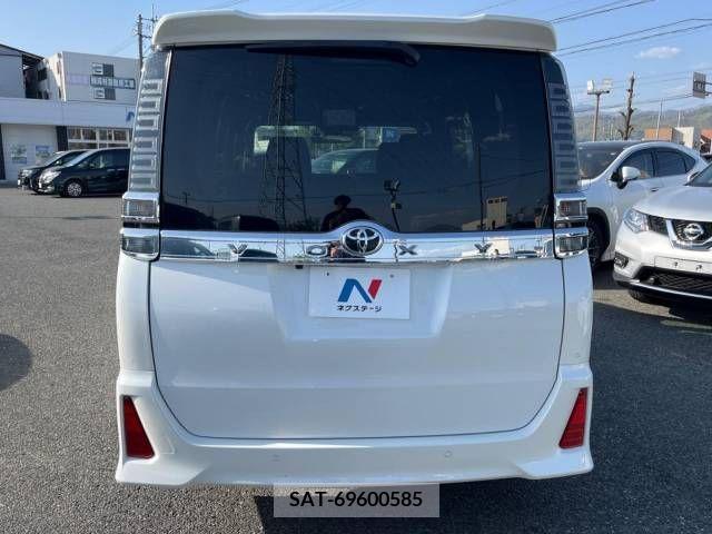 Toyota VOXY 2019-04 288923-16