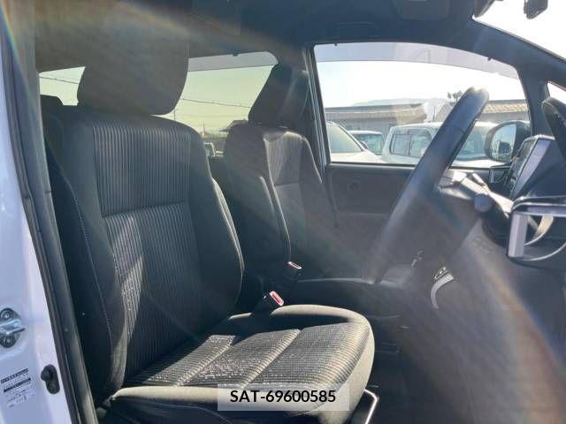 Toyota VOXY 2019-04 288923-8