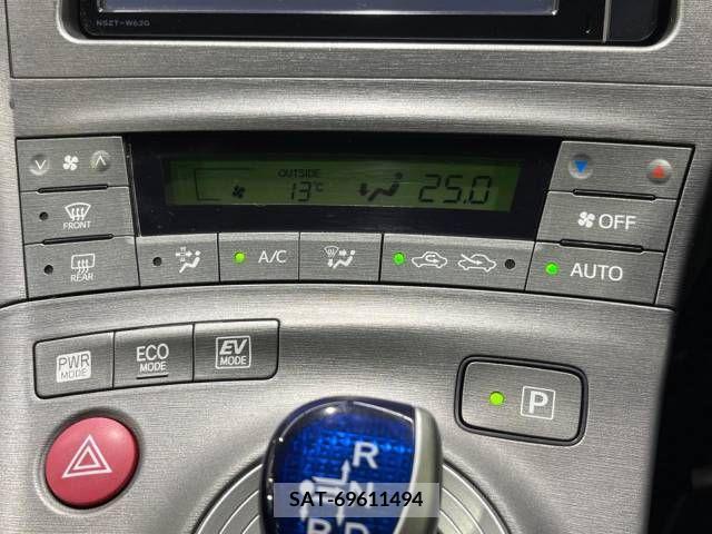 Toyota PRIUS 2014-02 282267-7