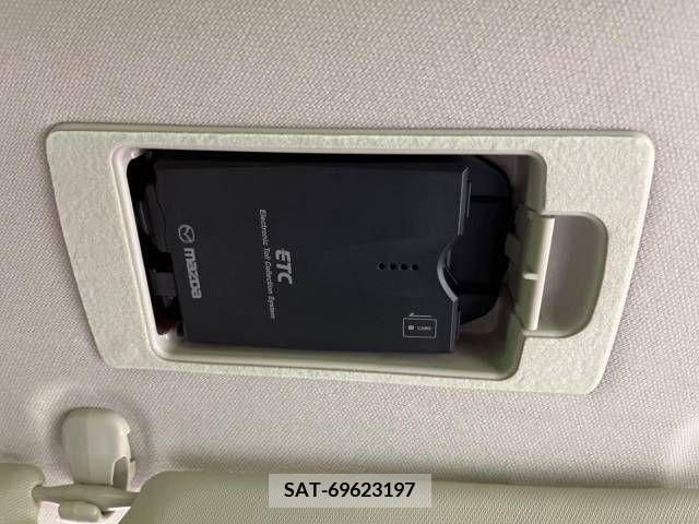 Mazda AXELA 2016-06 261909-4