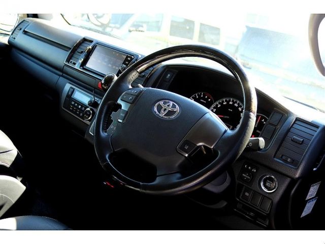 Toyota HIACE VAN 2018-01 18813-12