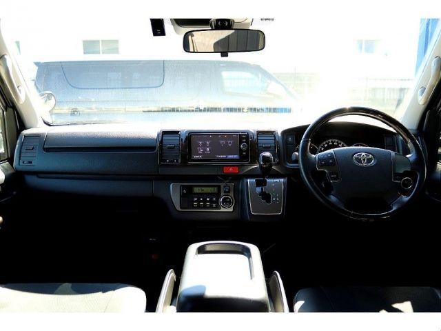 Toyota HIACE VAN 2018-01 18813-1