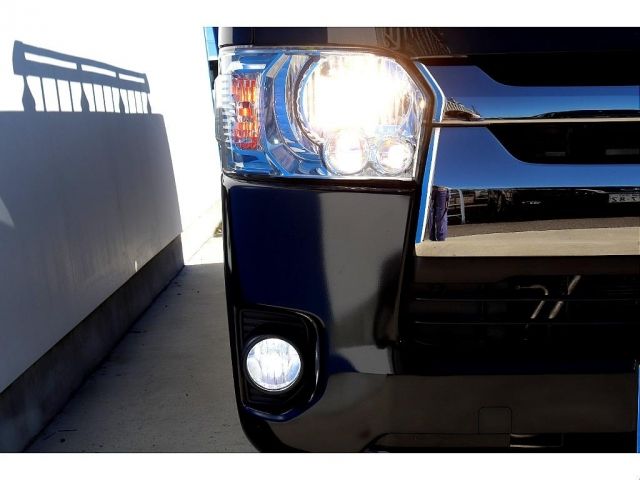 Toyota HIACE VAN 2018-01 18813-8