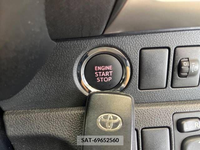 Toyota RACTIS 2012-11 366851-7